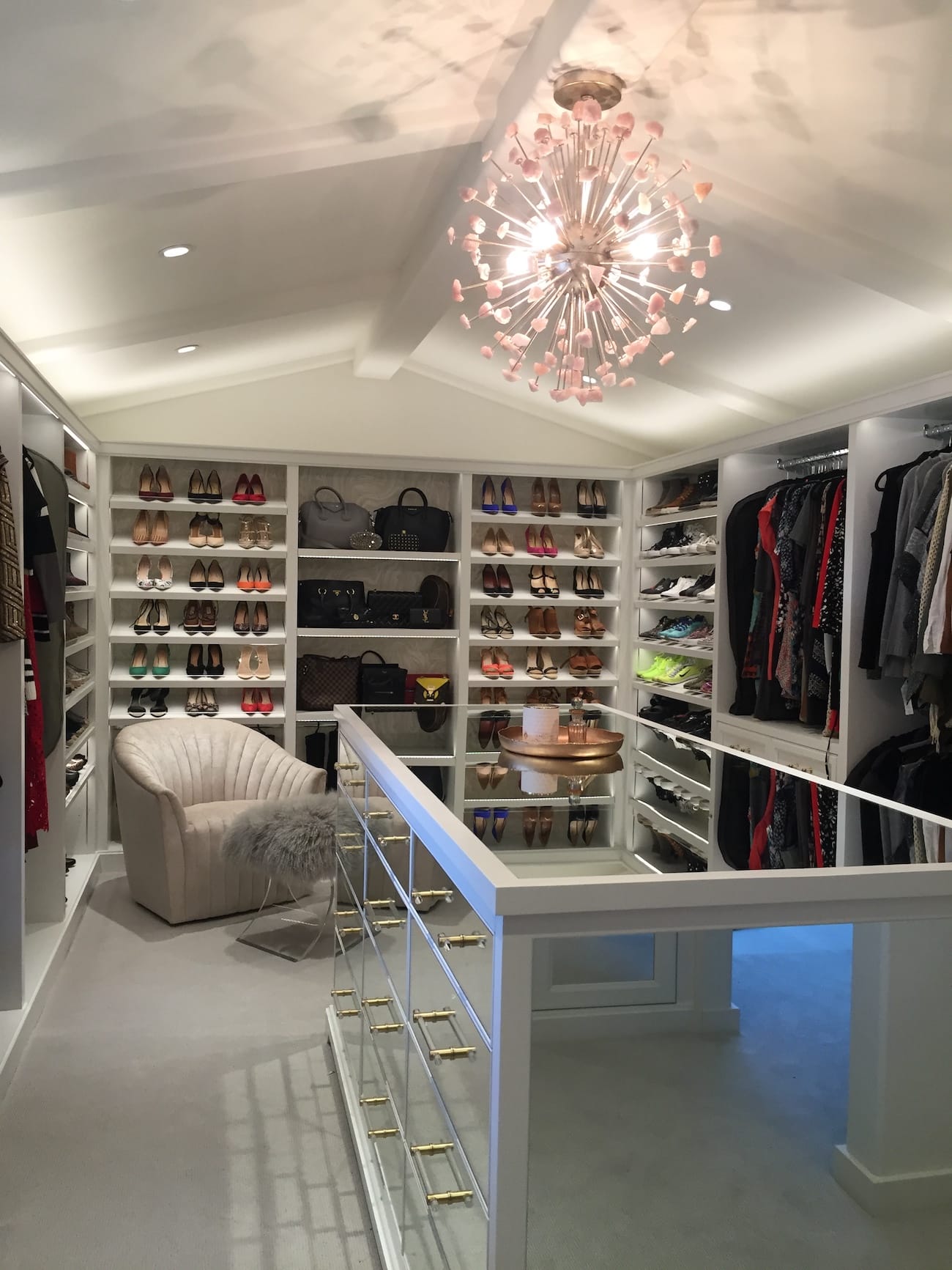Walk-in Closet Systems: Best Modular Solutions